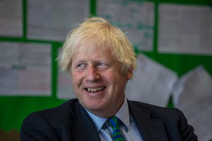 El primer ministro británico, Boris Johnson, en una visita a un centro escolar de Coalville, en Inglaterra, el pasado 26 de agosto.
