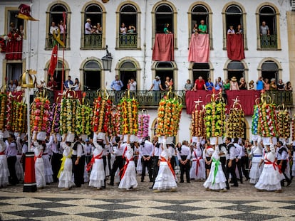 Participantes en la Festa dos Tabuleiros, que se celebrará el 7 de julio en la localidad portuguesa de Tomar.