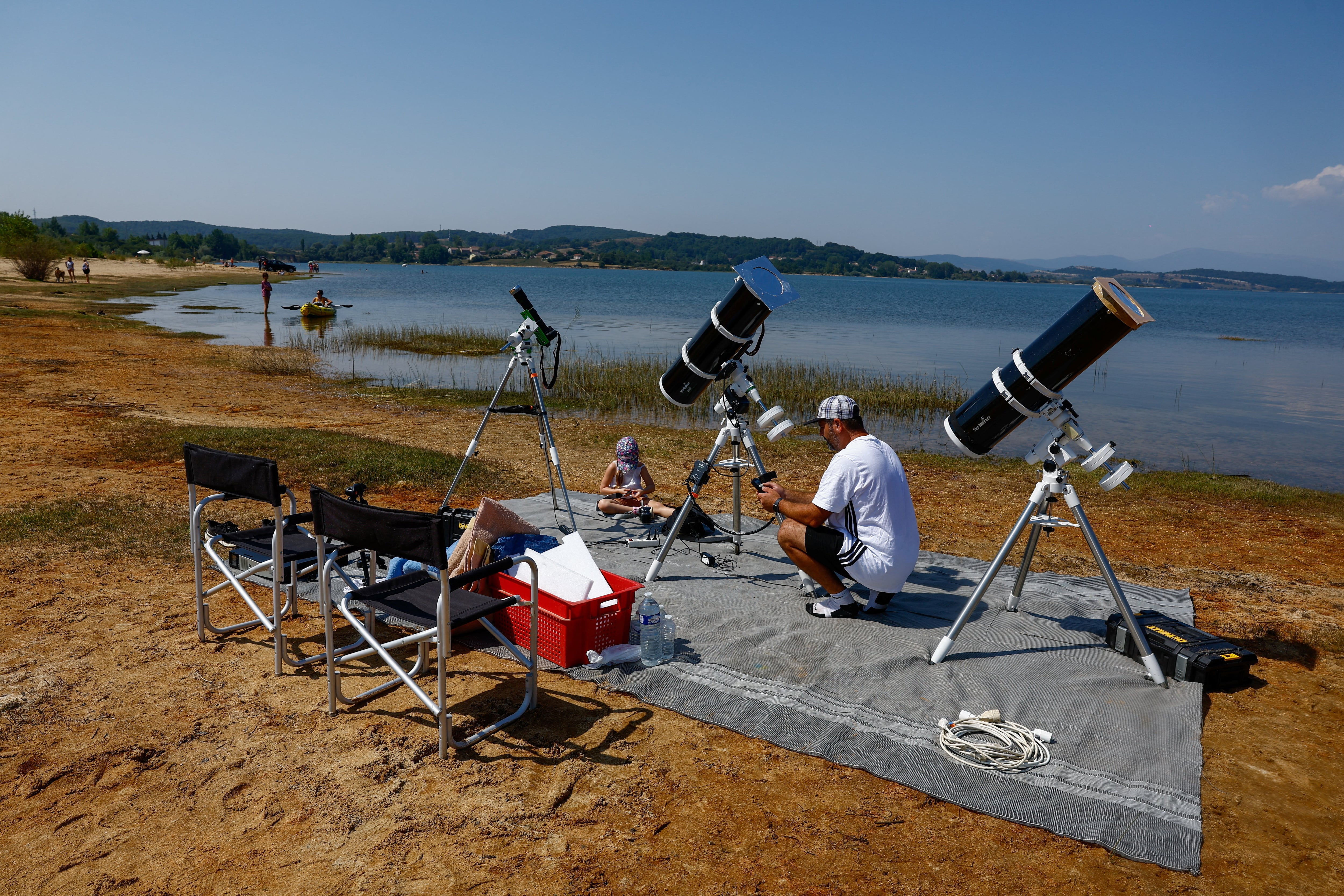 Última hora del eclipse solar de agosto en España, en directo | España se prepara para un eclipse histórico: “La belleza astronómica va a ser espectacular”