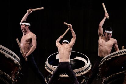 Miembros de la compañía japonesa de taiko durante su actuación en Río de Janeiro (Brasil).