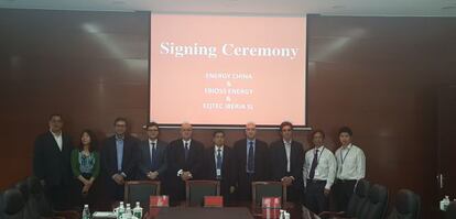 Ceremonia de la firma del contrato en las oficinas de Enrgy China