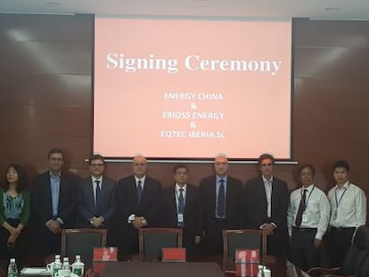 Ceremonia de la firma del contrato en las oficinas de Enrgy China