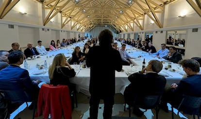 Javier Milei celebra un asado en la residencia presidencial con los diputados argentinos que votaron en contra de aumentar la jubilación mínima.