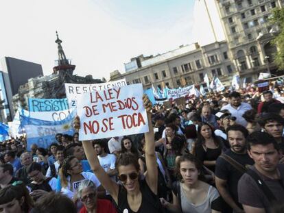 Miles de manifestantes protestaron este jueves en Buenos Aires contra la designación de jueces por decreto y a favor de la ley de medios.