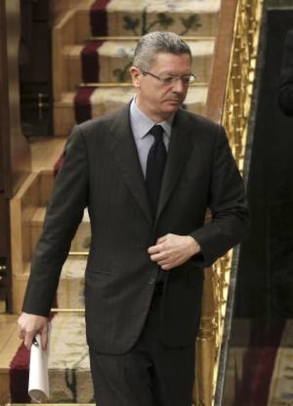 El ministro de Justicia, Alberto Ruiz Gallardón, durante el pleno que se celebra esta mañana en el Congreso de los Diputados.