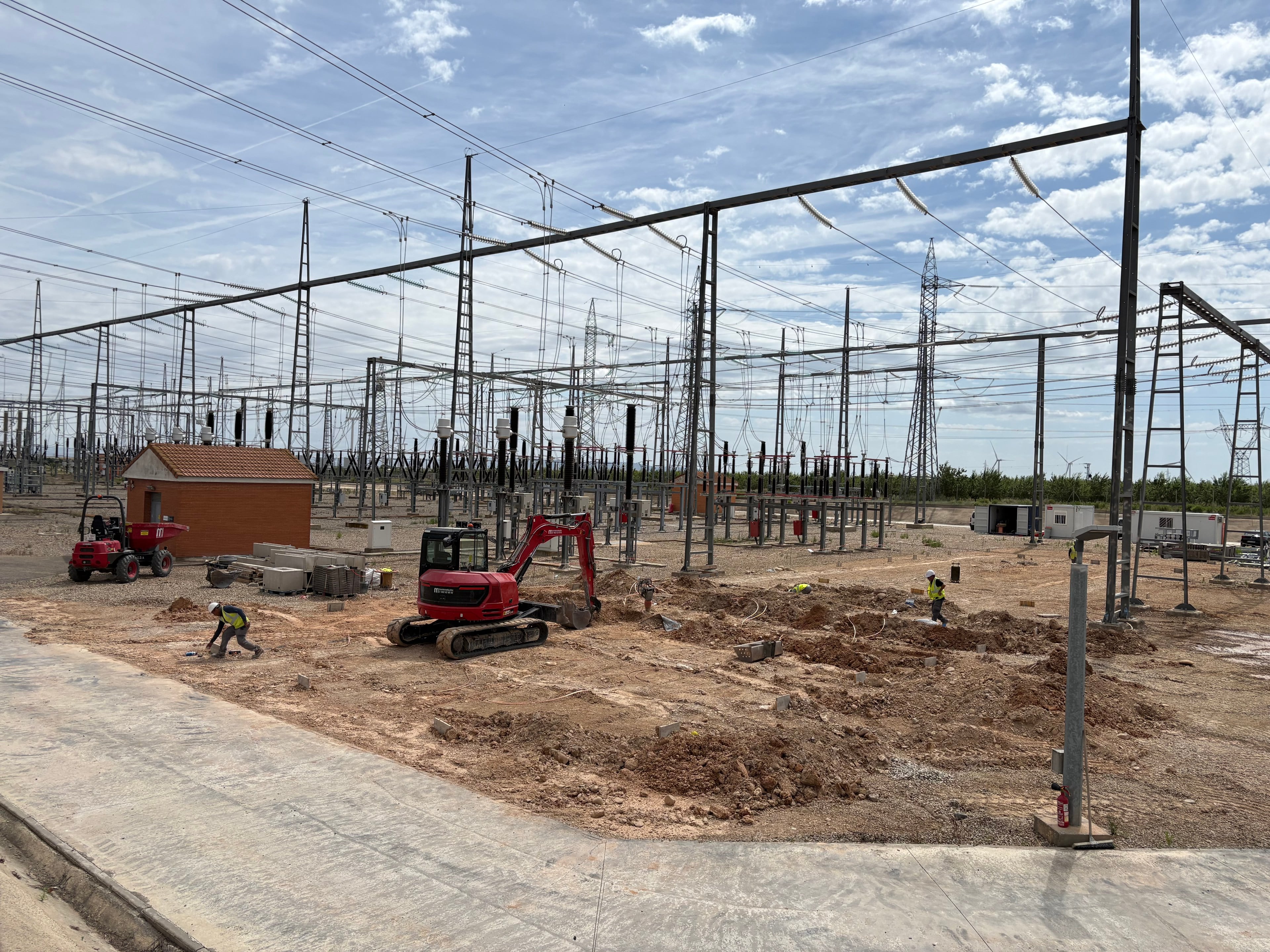 Redeia lidera una ronda de la ‘start-up’ danesa Oktogrid para llevar la IA a los transformadores eléctricos en redes críticas   