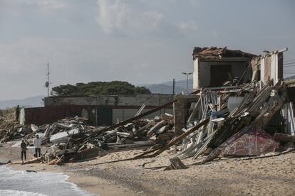 Playa del Nord de Premià de Mar (Barcelona), afectada por los temporales y los fuertes oleajes que causaron ingentes daños hace un mes. 