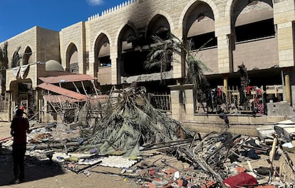 Una vista exterior de la escuela, impactada en un bombardeo israelí, este sábado. 