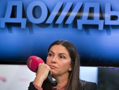 La directora general de Dozhd, Natalia Sindéyeva, durante una conferencia de prensa celebrada 4 de febrero de 2014 en la entonces sede del canal, en Moscú.