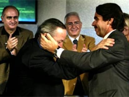 Piqué y Aznar, ayer en la clausura del congreso del PP de Cataluña.