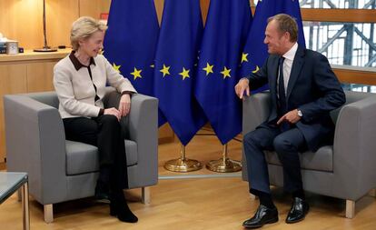 La presidenta electa de la Comisión Europea, Ursula von der Leyen, y el presidente del Consejo Europeo, Donald Tusk, antes de reunirse en Bruselas el pasado día 30.