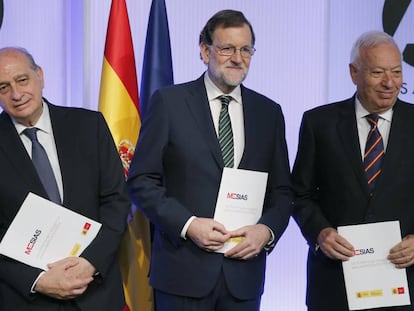  El presidente del Gobierno, Mariano Rajoy, acompa&ntilde;ado por los ministros Fern&aacute;ndez D&iacute;az, y Garc&iacute;a Margallo, presentan el pasado mi&eacute;rcoles un nuevo informe de Marca Espa&ntilde;a