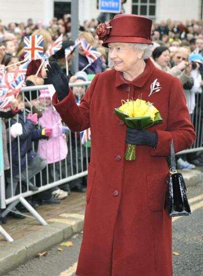 La reina, ayer en Londres.