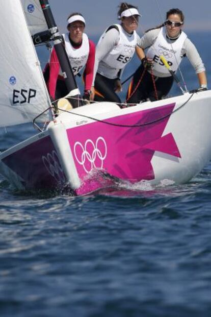 Toro, Pumariega y Echegoyen, de izquierda a derecha, durante la regata de ayer ante Rusia.