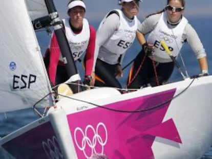 Toro, Pumariega y Echegoyen, de izquierda a derecha, durante la regata de ayer ante Rusia.