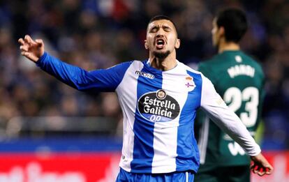 Bakkali lamenta una ocasión fallada por el Deportivo.