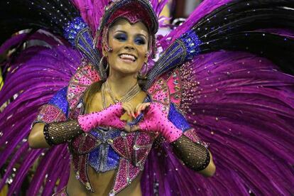 Samba de Sao Clemente desfilando en el Río de Janeiro, Brasil.