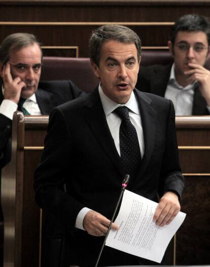 El presidente, José Luis Rodríguez Zapatero, durante la sesión de control al Gobierno.
