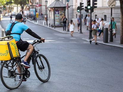 Un repartidor de Glovo, en Madrid.