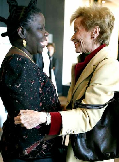 La vicepresidenta Mara Teresa Fernndez de la Vega, ayer, con la primera ministra de Mozambique, Luisa Dias Diogo.