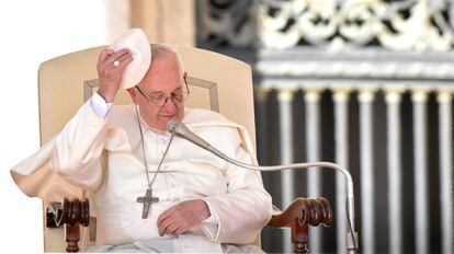 El papa Francisco en su audiencia general de los mi&eacute;rcoles en la Plaza de San Pedro.