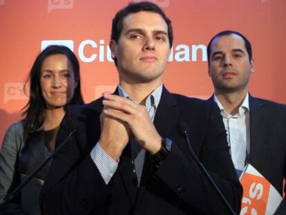 Albert Rivera, entre els candidats Begoña Villacís i Ignacio Aguado.