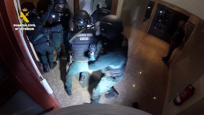 Imagen facilitada por el instituto armado de agentes de la Guardia Civil durante su participación en la operación Kuroma. 