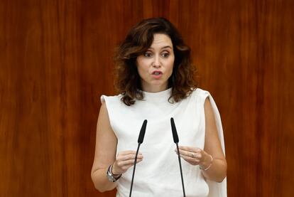 La presidenta de la Comunidad de Madrid, Isabel Díaz Ayuso, interviene durante la segunda jornada del debate del estado de la región celebrada este viernes en la Asamblea de Madrid.