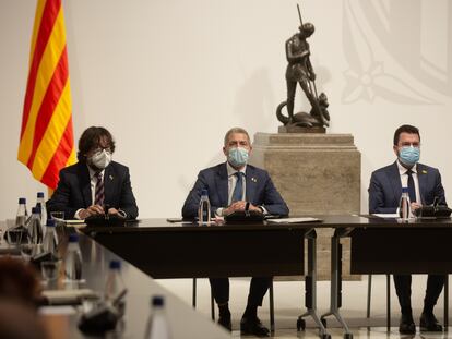 El secretario general del Departament de la Vicepresidencia, Ricard Font; el conseller de Educación de la Generalitat, Josep Gonzàlez-Cambray, y el presidente de la Generalitat, Pere Aragonès.