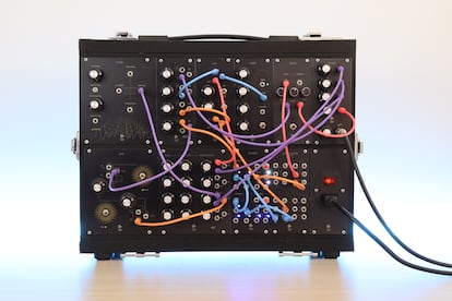 El sintetizador modular analógico colombiano.