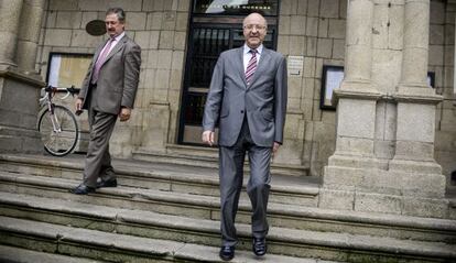 Agust&iacute;n Fern&aacute;ndez, ayer a las puertas del Ayuntamiento de Ourense.