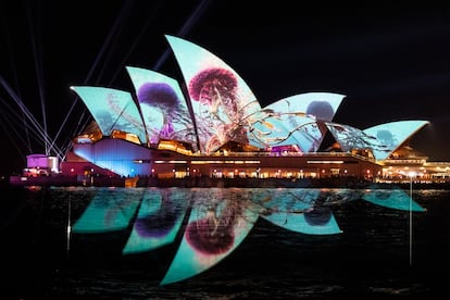 El festival este año también tiene importantes momentos musicales. Entre los artistas invitados de esta edición del Vivid Sydney figuran la banda británica The Cure o la artista neoyorquina de R&B Teyana Taylor. Ambos se han subido al escenario de la Ópera de Sídney, en el caso de The Cure para cuatro conciertos.