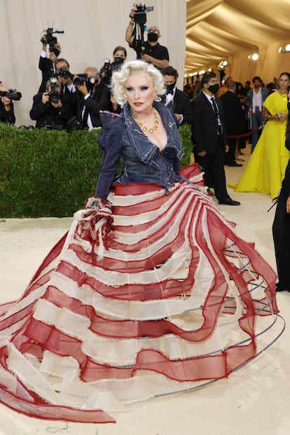 La artista?Debbie Harry, cantante de Blondie, de Zac Posen.