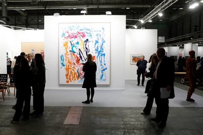 Una obra de Georg Baselitz de 2020 en el expositor de la galería Thaddaeus Ropac, una de las primeras grandes ventas de Arco al ser adjudicada este miércoles por 1,5 millones de euros.