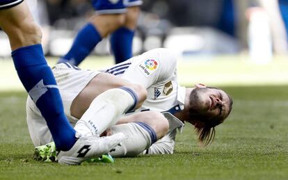Bale tras sufrir una entrada de un jugador del Deportivo Alavés.