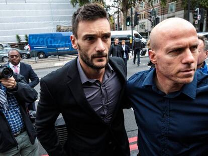 El portero internacional francés, Hugo Lloris, hoy en Londres a su llegada al tribunal que le ha condenado por conducir borracho.