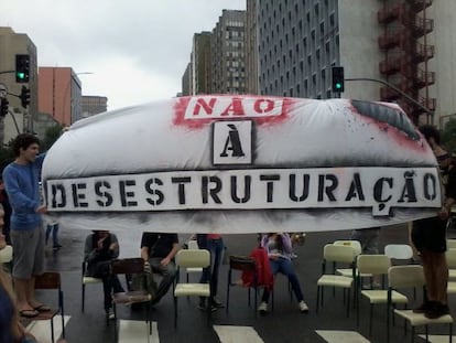 Estudantes em manifesta&ccedil;&atilde;o nesta segunda, na avenida Faria Lima.