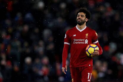 Salah celebra sus cuatro goles y la victoria ante el Watford.