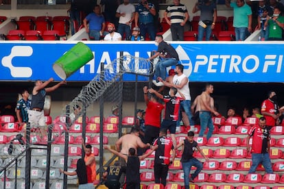 Violencia en el juego de fútbol Querétaro vs Atlas