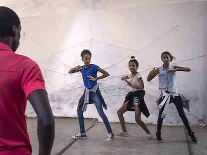 Una sesión de baile en el centro Le Chateau de Saint Lous (Senegal).