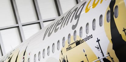 El Airbus A320 de Vueling en el hangar de Iberia en el aeropuerto de El Prat de Barcelona 