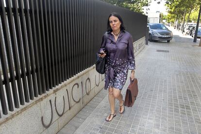 La ex subsecretaria de Presidencia de la Generalitat, Isabel Villalonga, tras declarar el pasado 12 de julio ante el juez mallorquín por el caso Nóos.