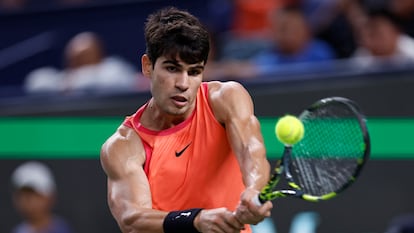 El tenista Carlos Alcaraz durante el partido de dieciseisavos de final del Open de Shanghái ante el chino Wu Yibing el pasado domingo 6 de octubre.