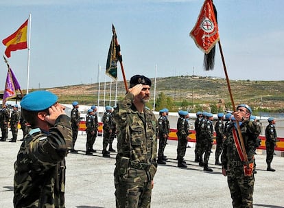 En su primer encuentro con las tropas españolas destinadas en el exterior, el Rey visitó la Base Miguel de Cervantes en Líbano, al sur de la ciudad de Marjayoun, el 8 de abril de 2015.