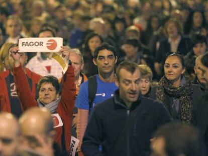 Trabajadores de Fagor, en una de las manifestaciones en Mondragón tras el anuncio de que la empresa iba a concurso de acreedores.