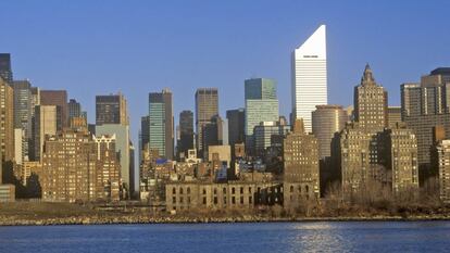 Reconhecível por sua silhueta branca no ‘skyline’ de Manhattan, o edifício Citicorp esconde uma das histórias mais truculentas do urbanismo norte-americano.