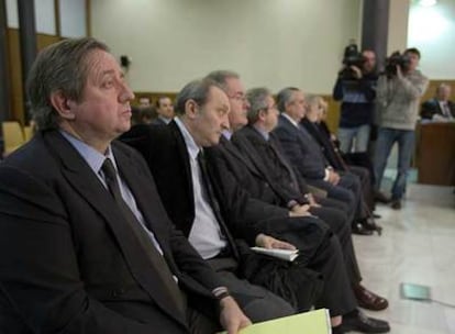 Javier de la Rosa, en primer plano, durante el juicio de Grand Tibidabo.