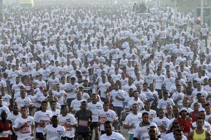 Participantes en la segunda edición del Zayed Charity Marathon con la que se recaudan ingresos para pacientes con hepatitis en El Cairo, Egipto.