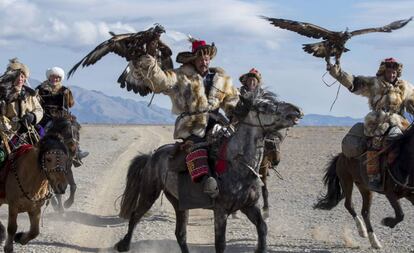 Jinetes cetreros durante el festival de las Águilas de Ölgii, en Mongolia.