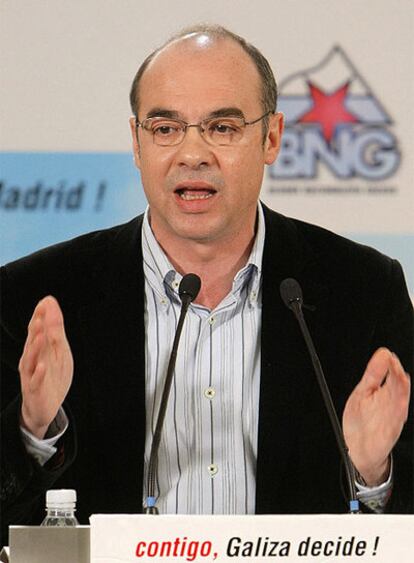 El coordinador ejecutivo del Bloque Nacionalista Galego, Francisco Jorquera, durante la presentación del "decálogo programático" de su partido, esta mañana en Santiago de Compostela.